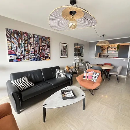 Sol-y-days Eden, Magnifique De Deux Chambres, En Duplex Face A La Et Au Port De Plaisance شقة