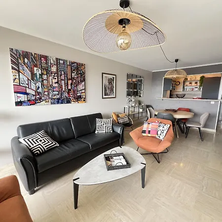 Sol-y-days Eden: Duplex Sea View Apartment