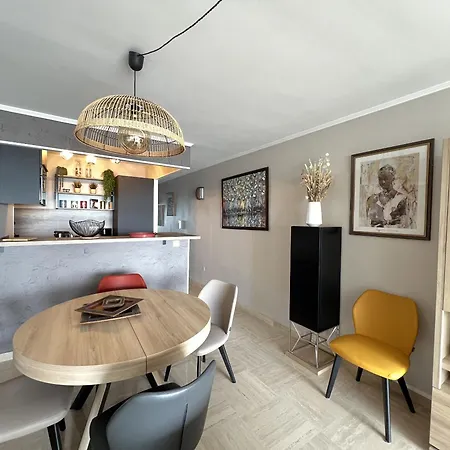 Sol-y-days Eden, Magnifique De Deux Chambres, En Duplex Face A La Et Au Port De Plaisance *